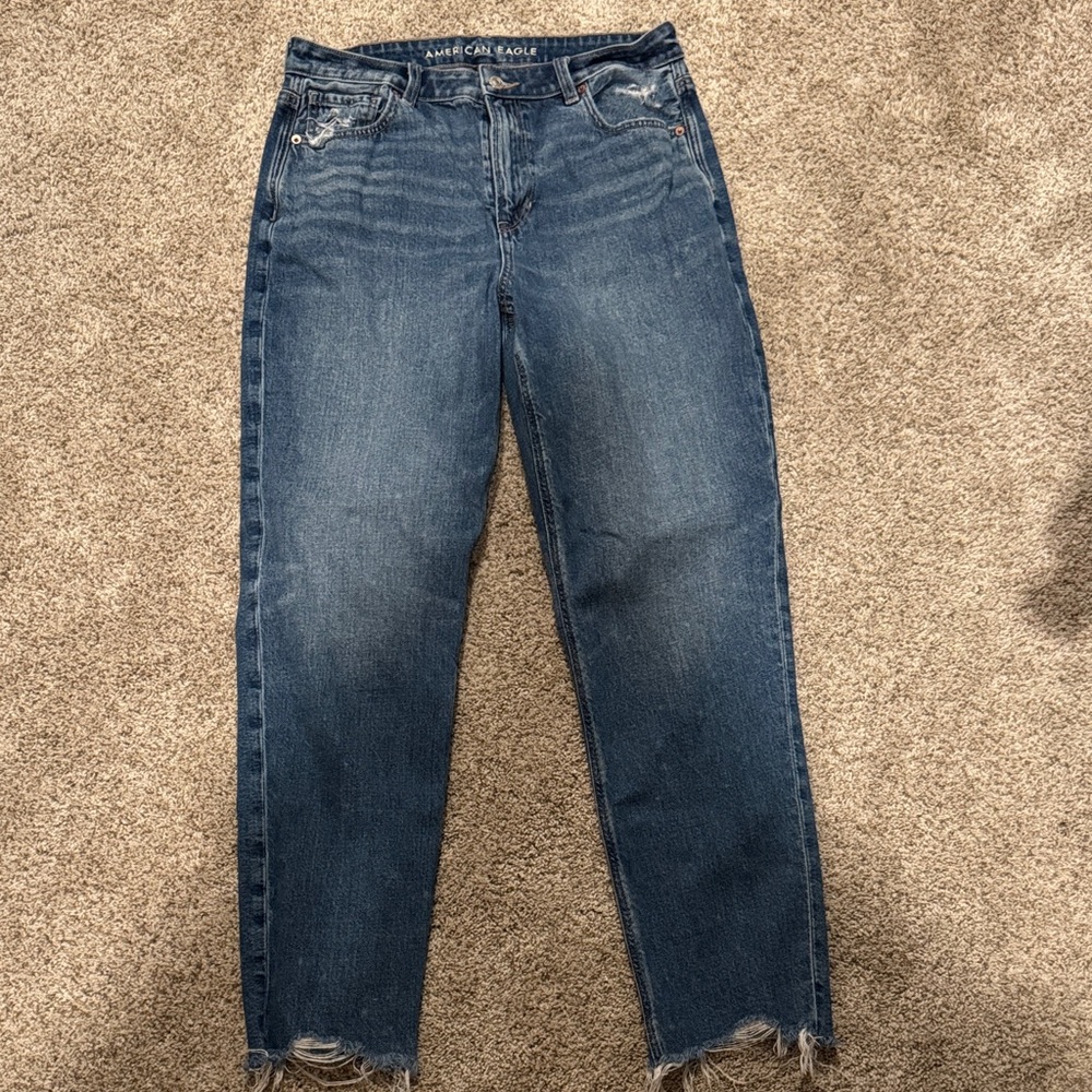 American Eagle Outfitters Women's High-Rise mom Jeans in Dark Blue Wash